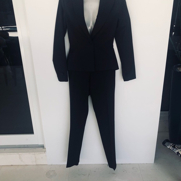 Structured Black Single-Button Tailored Blazer. Size 0 - Picture 5 of 14